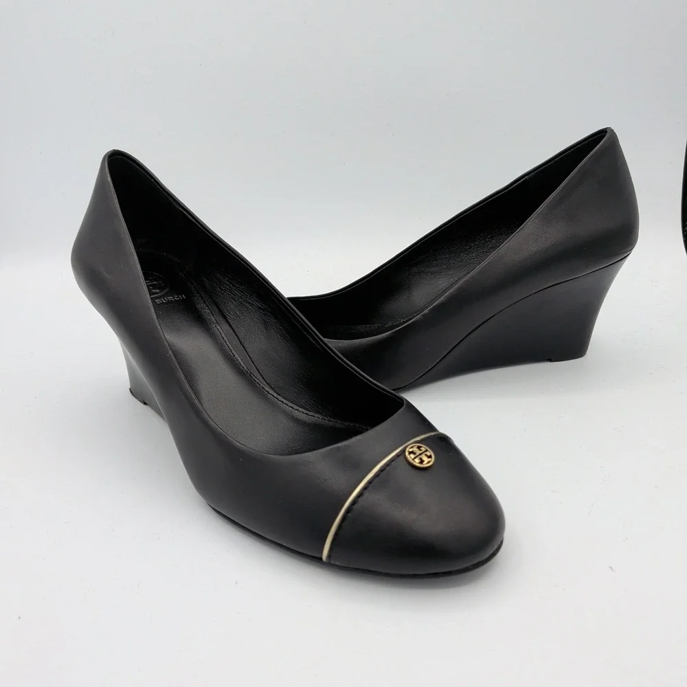 Tory Burch‎ Black Leather Wedge Pumps Gold Logo Medallion Round Toe 8M 11148519